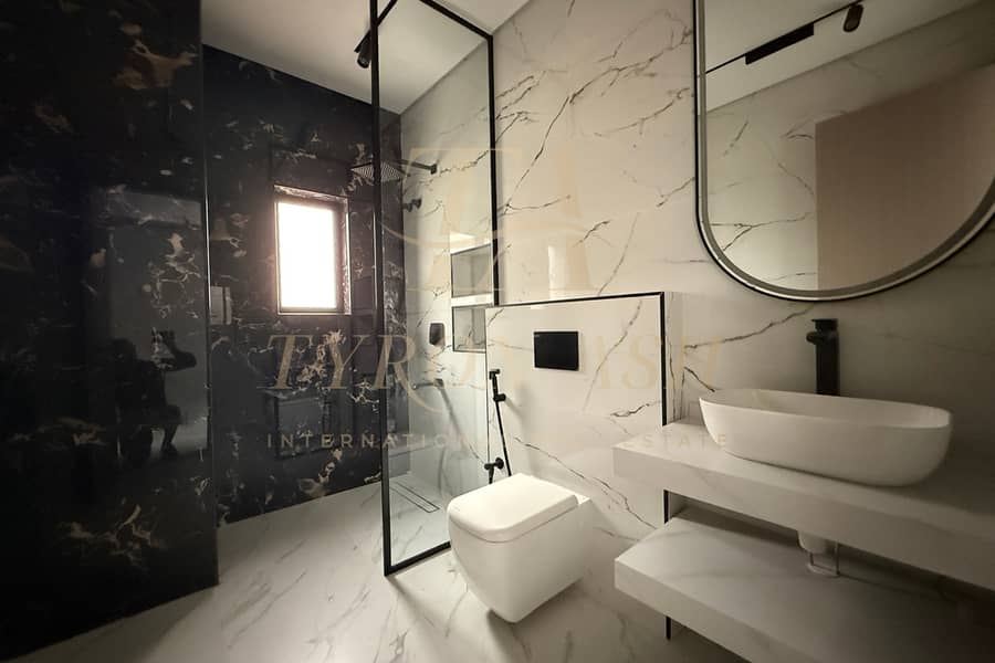 BRAND NEW - LUXURY LIVING - PRIVATE POOL - Image 22