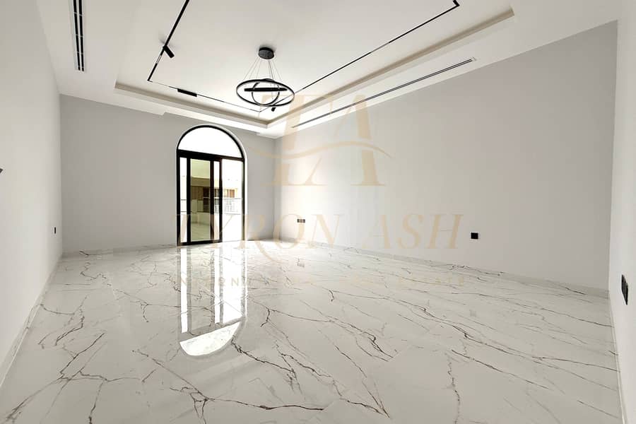 BRAND NEW - LUXURY LIVING - PRIVATE POOL - Image 23