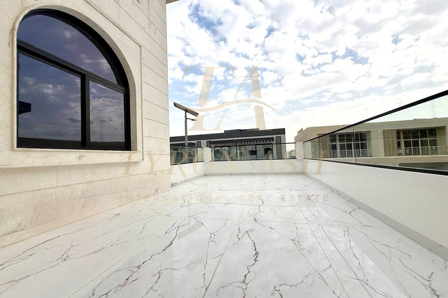 BRAND NEW - LUXURY LIVING - PRIVATE POOL - Image 24