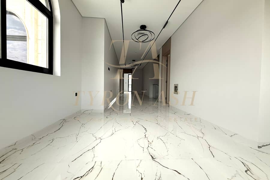 BRAND NEW - LUXURY LIVING - PRIVATE POOL - Image 25