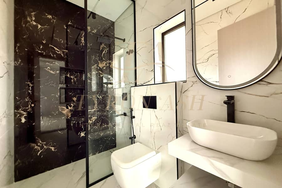 BRAND NEW - LUXURY LIVING - PRIVATE POOL - Image 27