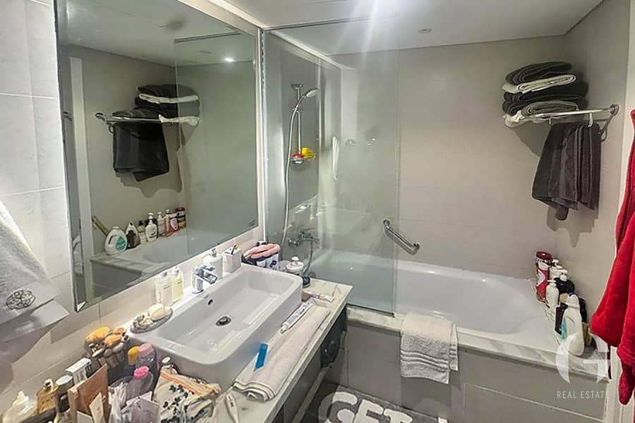 Full Canal View | Nicely Furnished | Luxury Studio - Image 10