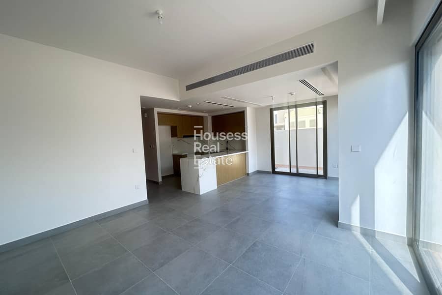 CORNER | SINGLE ROW | CLOSE TO POOL | END UNIT