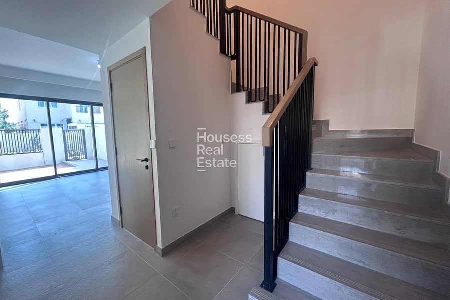 CORNER | SINGLE ROW | CLOSE TO POOL | END UNIT - Image 8