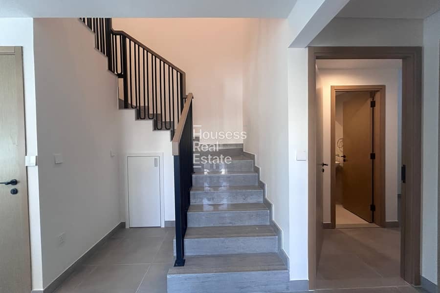 CORNER | SINGLE ROW | CLOSE TO POOL | END UNIT - Image 9