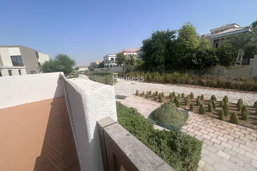 CORNER | SINGLE ROW | CLOSE TO POOL | END UNIT - Image 11