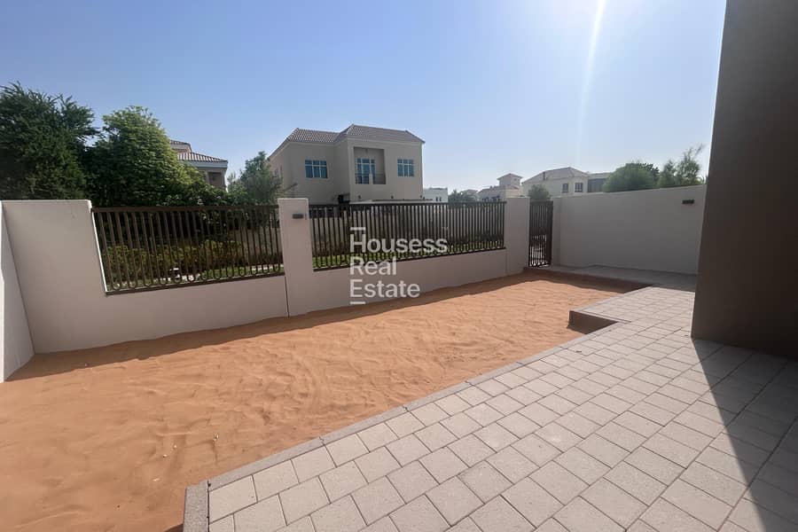 CORNER | SINGLE ROW | CLOSE TO POOL | END UNIT - Image 13