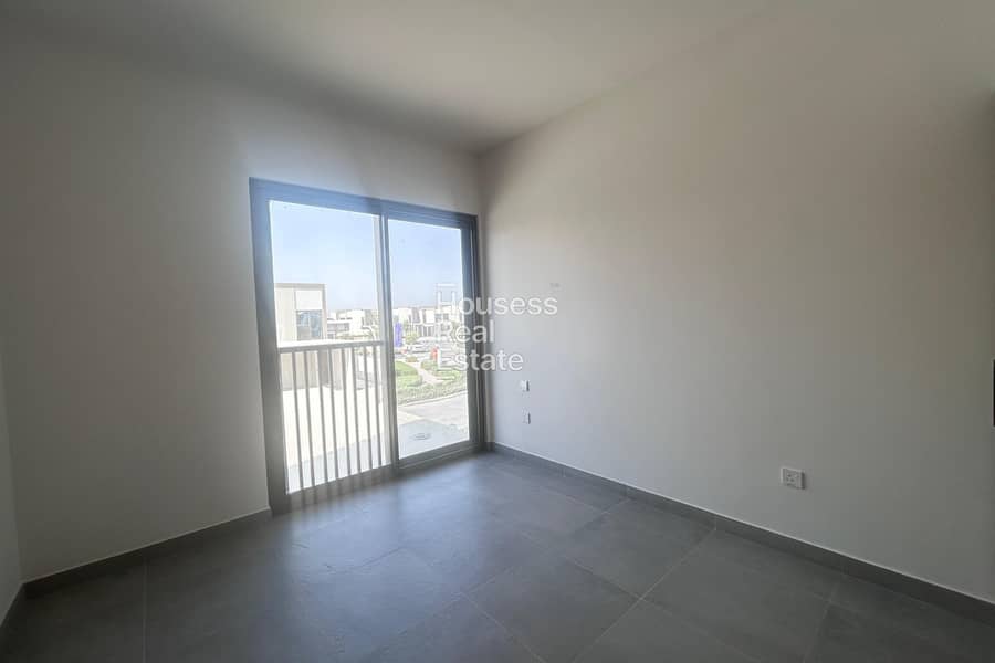 CORNER | SINGLE ROW | CLOSE TO POOL | END UNIT - Image 15