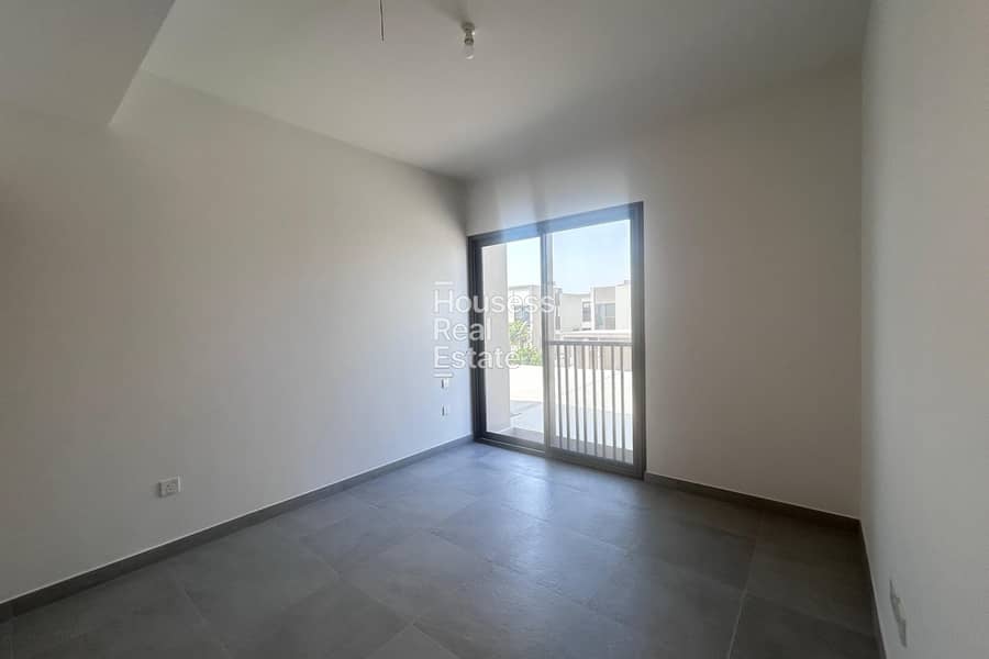 CORNER | SINGLE ROW | CLOSE TO POOL | END UNIT - Image 18