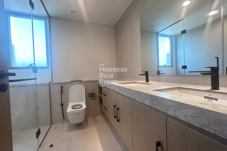 CORNER | SINGLE ROW | CLOSE TO POOL | END UNIT - Image 21