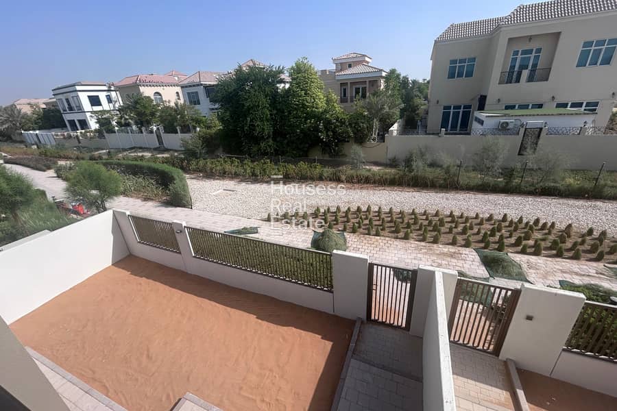 CORNER | SINGLE ROW | CLOSE TO POOL | END UNIT - Image 25