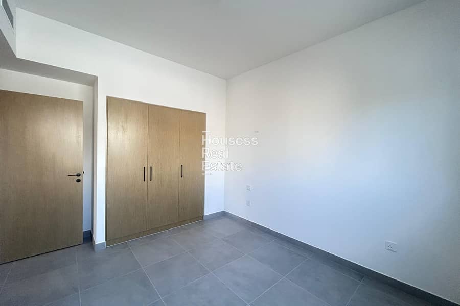 CORNER | SINGLE ROW | CLOSE TO POOL | END UNIT - Image 28