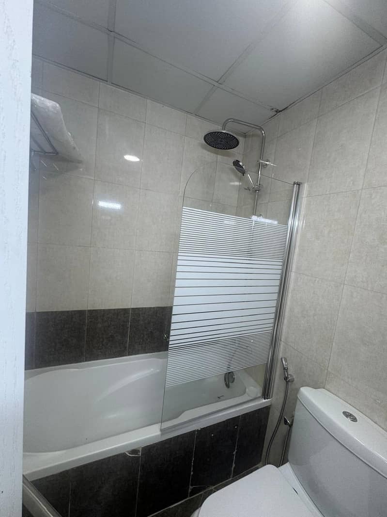 Dubai marina Free housekeeping provided every day ,Monthly 3 bedroom apartment , near JBR beach and metro station - Image 13