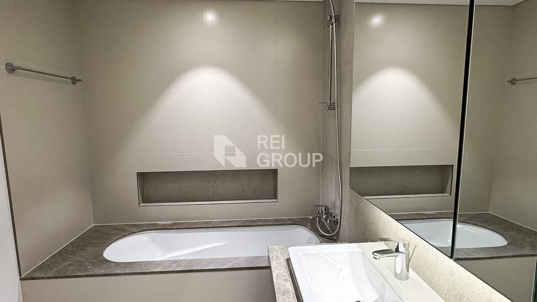 Park and Canal View | Spacious Layout | High Floor - Image 9