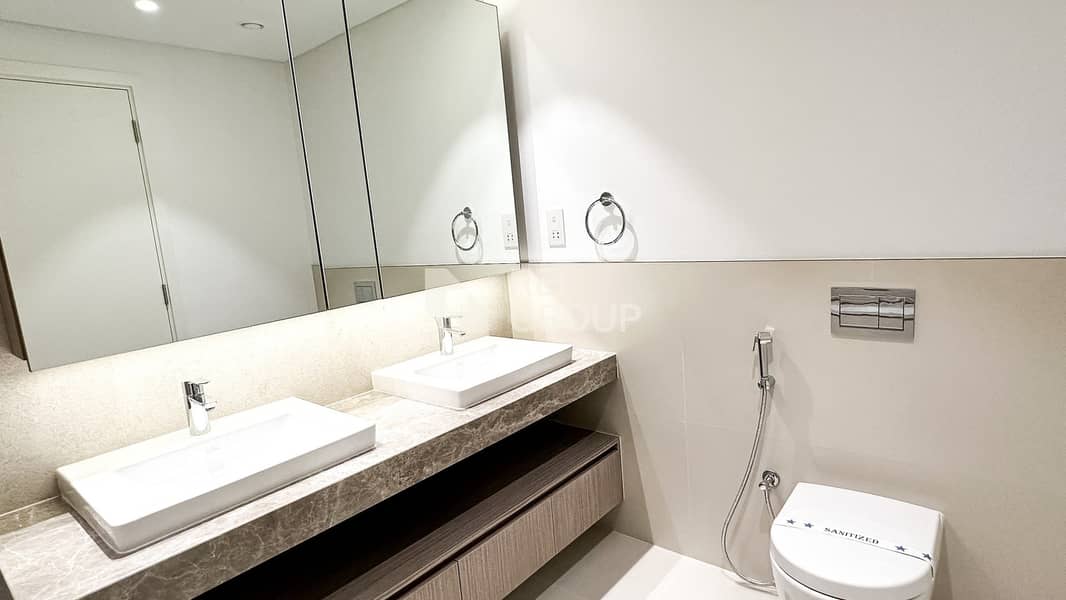 Park and Canal View | Spacious Layout | High Floor - Image 10