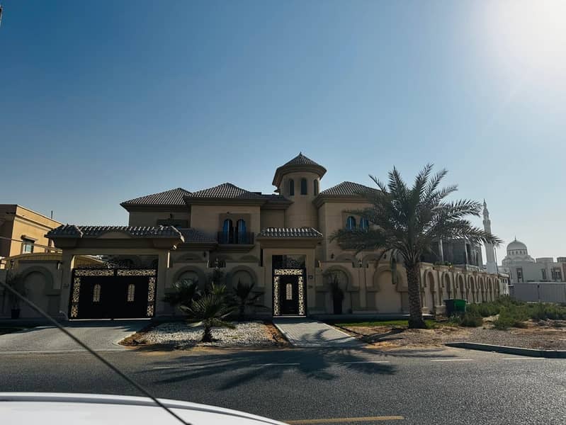 Independent 5BR Villa | ELEVATOR | POOL | DRIVER ROOM , Al Quoz 1. . . !!