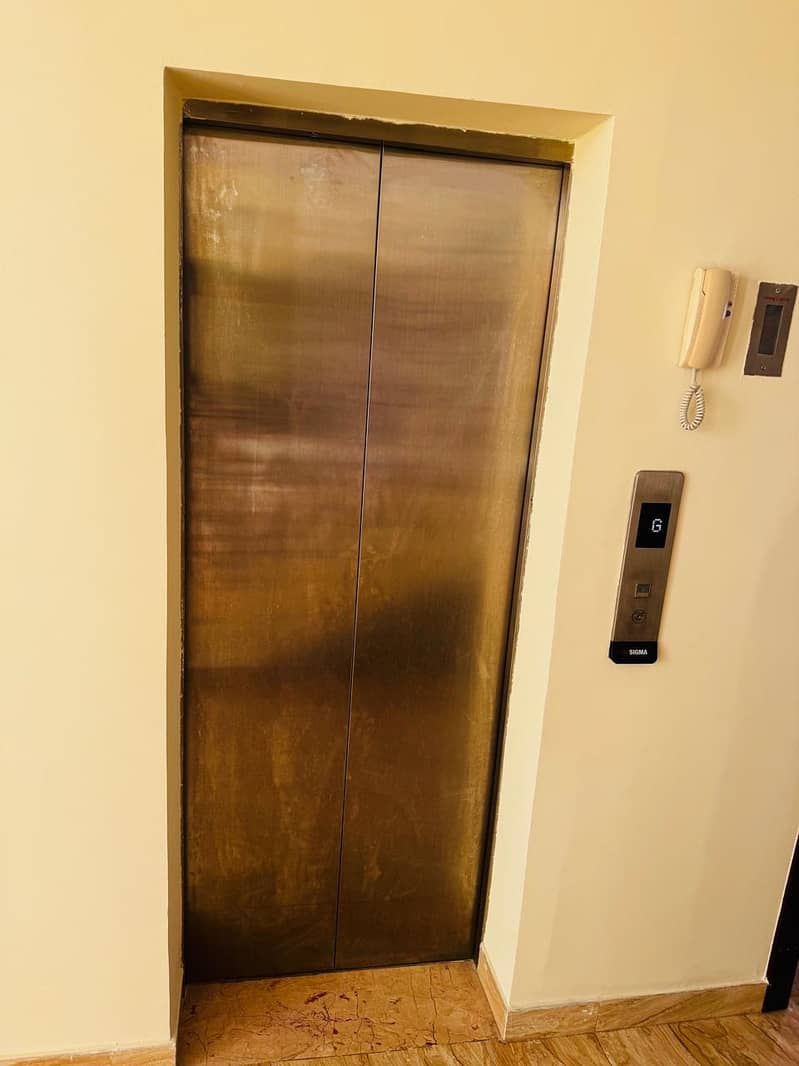 Independent 5BR Villa | ELEVATOR | POOL | DRIVER ROOM , Al Quoz 1. . . !!