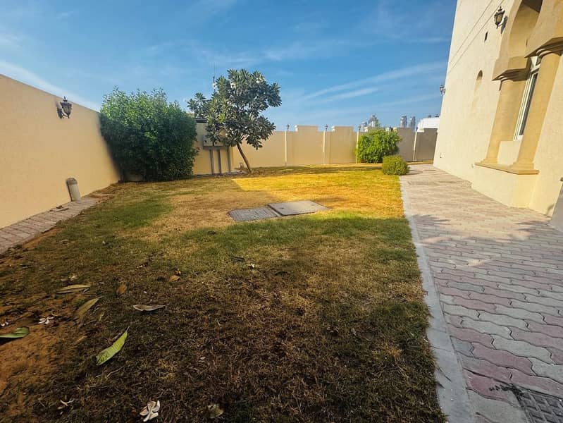 Independent 5BR Villa | ELEVATOR | POOL | DRIVER ROOM , Al Quoz 1. . . !! - Image 19