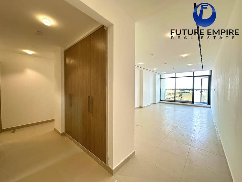 Spacious 3BHK + Maid’s Room | Vacant | Ready to Move In