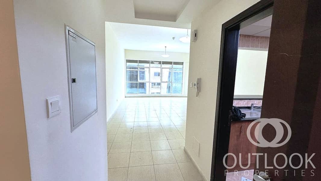 Spacious Unit I Vacant I Great Community - Image 7