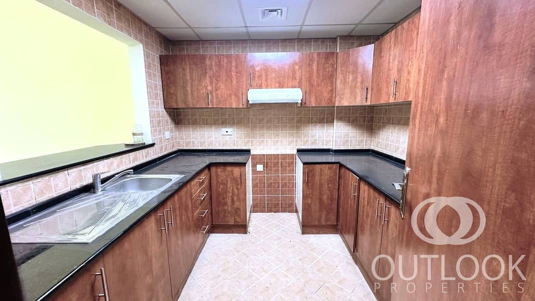 Spacious Unit I Vacant I Great Community - Image 8