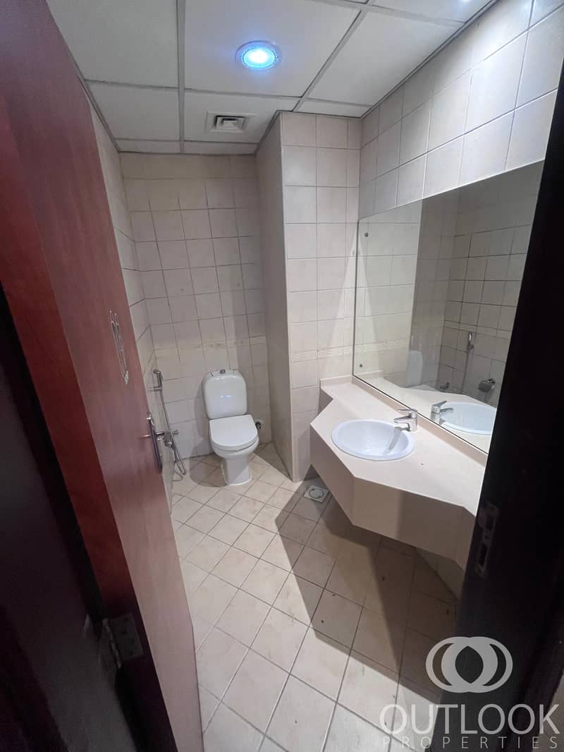 Spacious Unit I Vacant I Great Community - Image 9