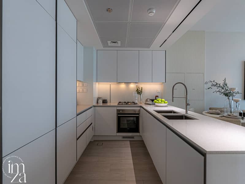 Stylish 1BR with Garden and City View | Furnished