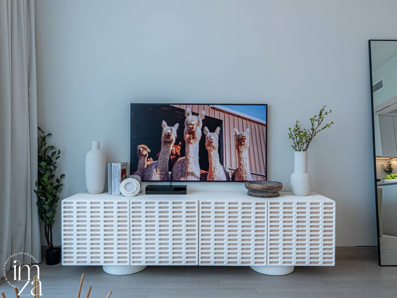 Stylish 1BR with Garden and City View | Furnished - Image 9