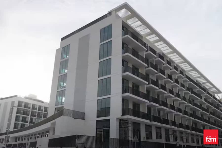 Luxurious Brand New Unit | Open Community View - Image 8