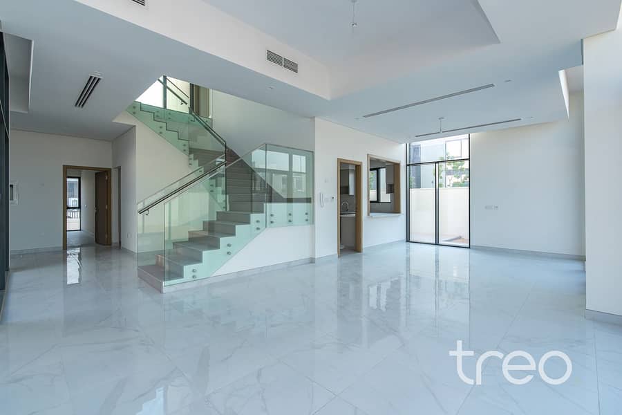 Large Plot | Landscaped | On The Pool