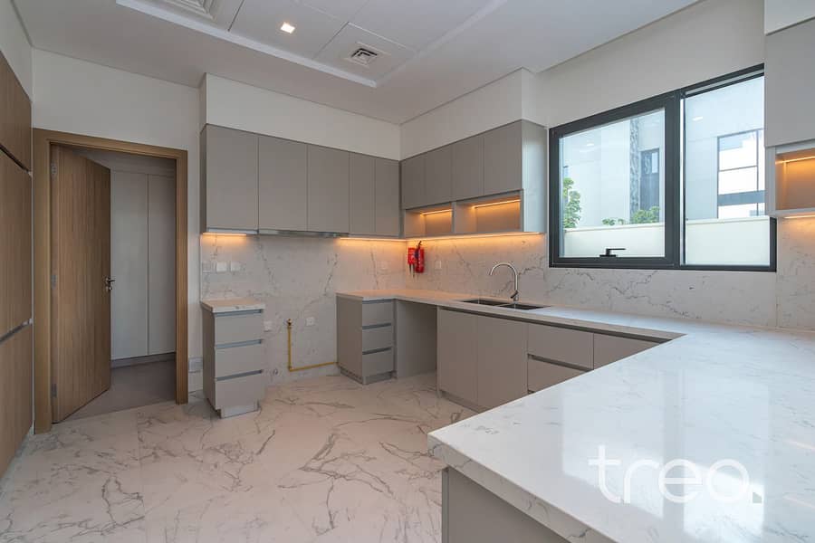 Large Plot | Landscaped | On The Pool - Image 8