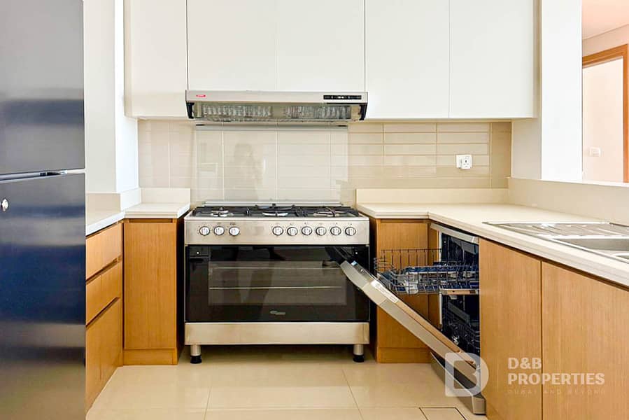 Sea View | Bright and Spacious | High Floor - Image 6