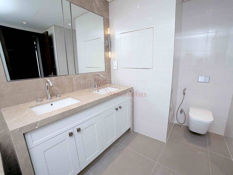 Elegant 3BR Apartment | Stunning Opera Views | Central Location - Image 11