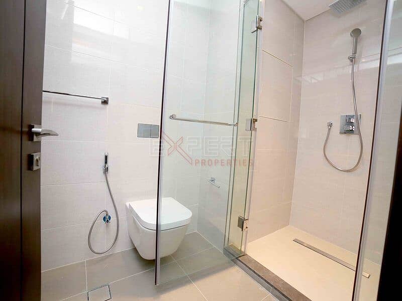 Elegant 3BR Apartment | Stunning Opera Views | Central Location - Image 13