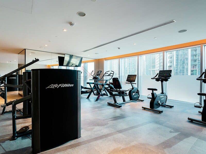 Elegant 3BR Apartment | Stunning Opera Views | Central Location - Image 15