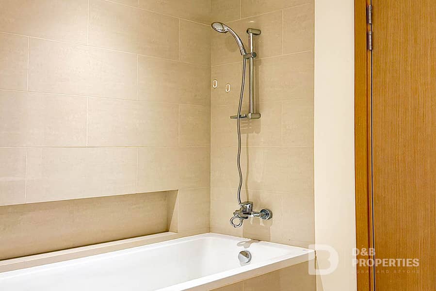 Sea View | Bright and Spacious | High Floor - Image 15