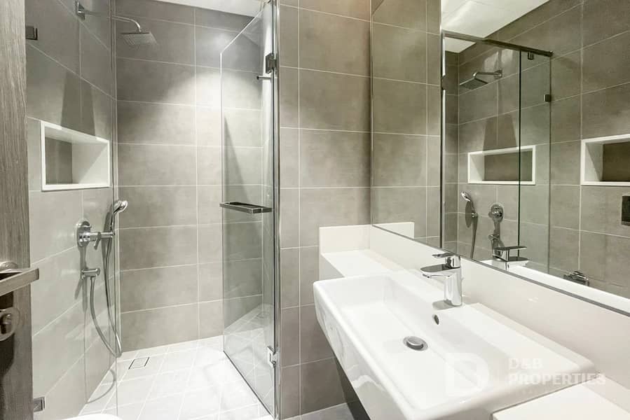 Downtown Skyline View | Maids Room | Vacant - Image 8