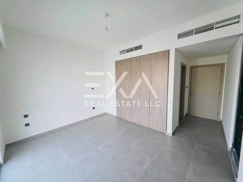 Single Row I Near the Entrance I Ready to Move in - Image 8