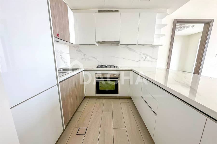 Luminous Unit | HIGH FLOOR | Vacant