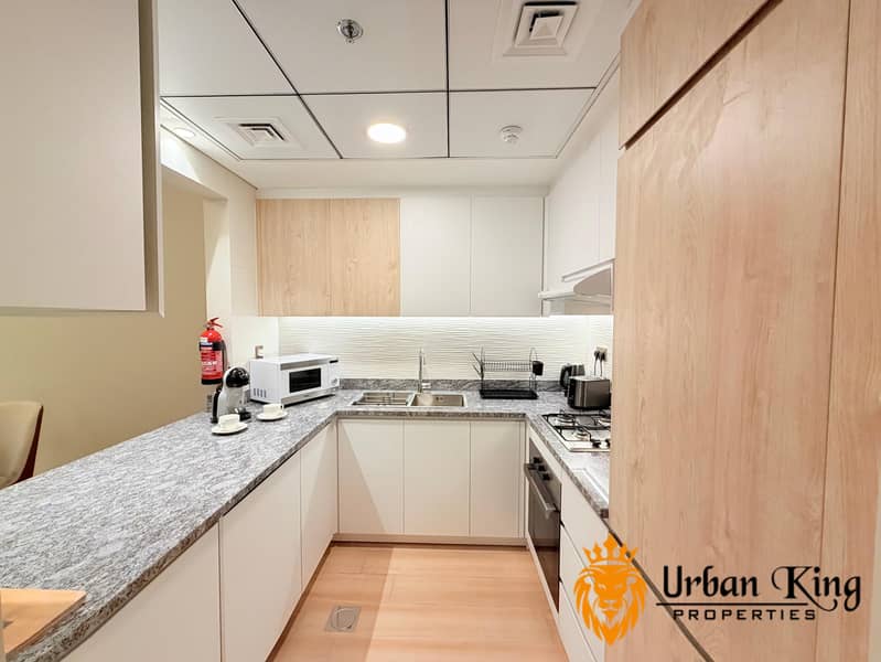 MODERN UNIT | POOL VIEW | BILLS INCLUDED - Image 6