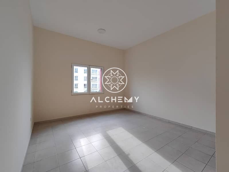 SPACIOUS 1BR| ELEGANT| BIG LAYOUT| CLOSE TO METRO - Image 10