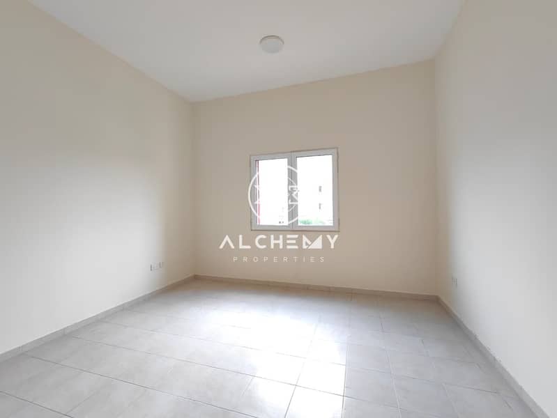 SPACIOUS 1BR| ELEGANT| BIG LAYOUT| CLOSE TO METRO - Image 11