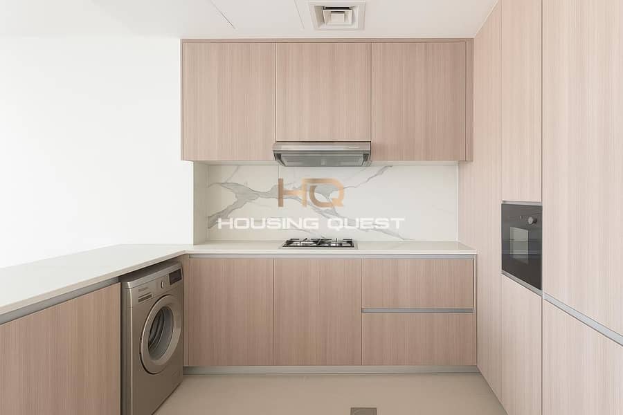 Luxurious 1 BR | Skyline & Pool View | Spacious Layout | High ROI