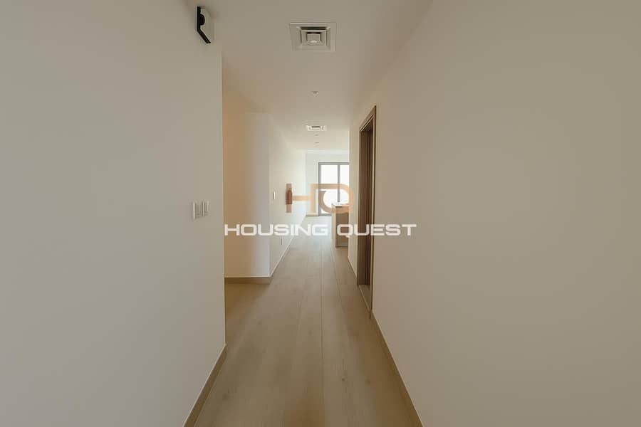 Luxurious 1 BR | Skyline & Pool View | Spacious Layout | High ROI