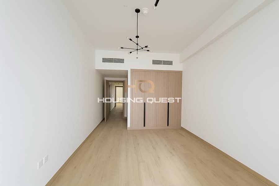 Luxurious 1 BR | Skyline & Pool View | Spacious Layout | High ROI - Image 6