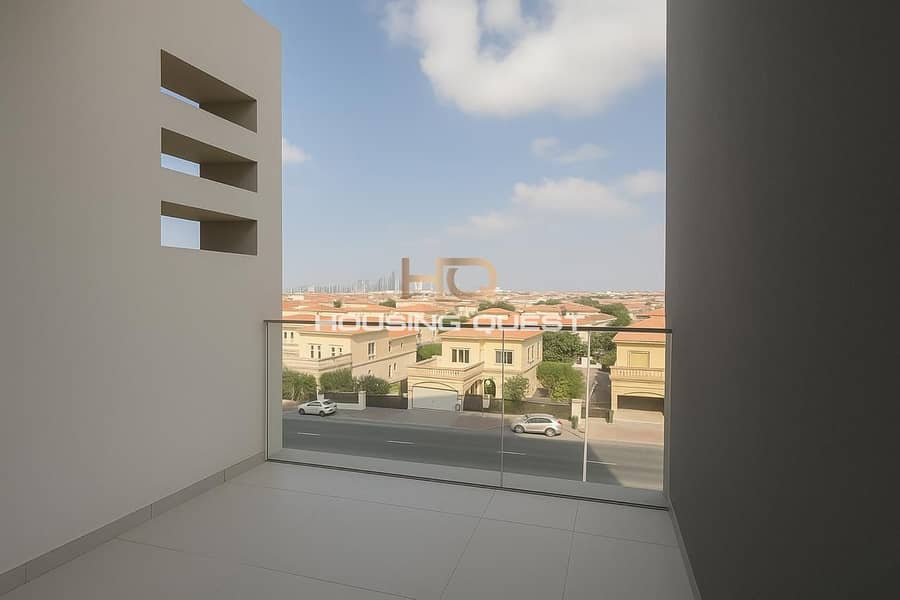 Luxurious 1 BR | Skyline & Pool View | Spacious Layout | High ROI - Image 7