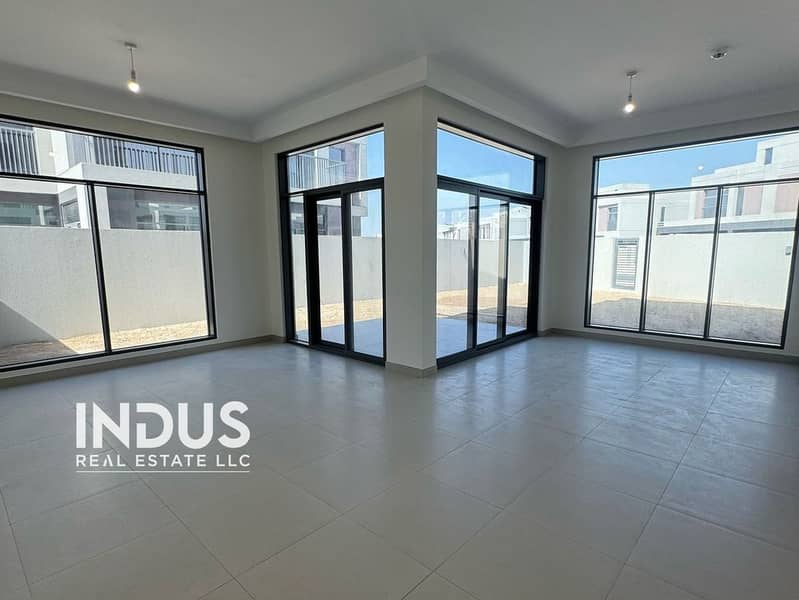 Proper Corner Plot | 4015 sqft | Remote Garage