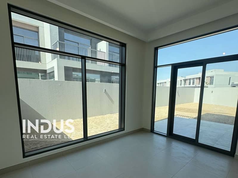 Proper Corner Plot | 4015 sqft | Remote Garage