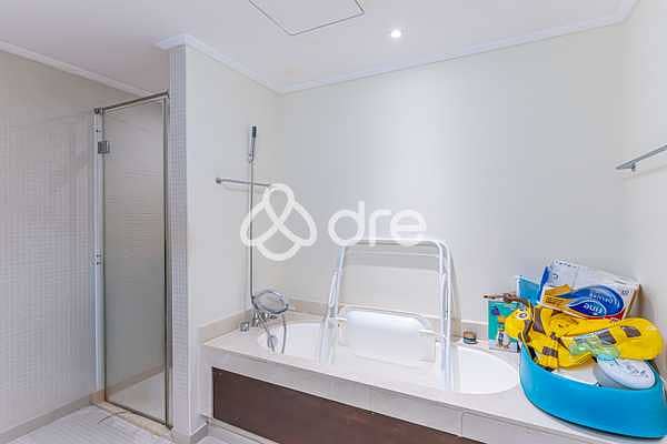 Near Metro I Spacious I Marina - Image 12