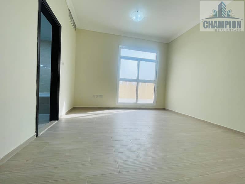 Near To Exit | Spacious 2'BHK With Parking| Rent Only 73K By 4/Payments - Image 6
